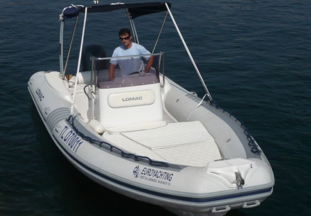 Abenteuer auf See auf einem Mietboot 